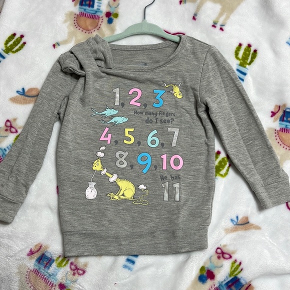 Dr Seuss lightweight sweatshirt/ heavy t shirt. Size 18 months - Picture 1 of 2